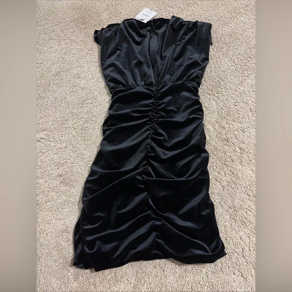 NWT Zara Black Velvet Ruched Mini Dress Shoulder Pads Size Medium Cut Out - Picture 9 of 10